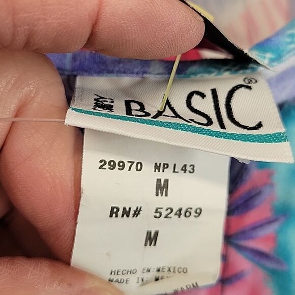 Bundle of 3 v neck scrubs tops by Simply Basic, Basic, & Peaches, size medium - Picture 7 of 11